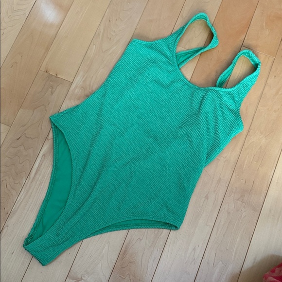 Swimsuit bundle - Picture 2 of 8